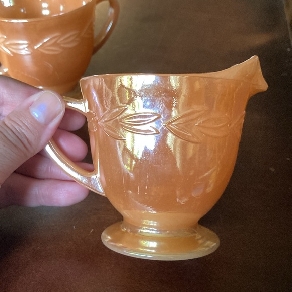 Vintage Fire King Peach Lustre Laurel Pattern sugar bowl & creamer Set - Picture 4 of 10